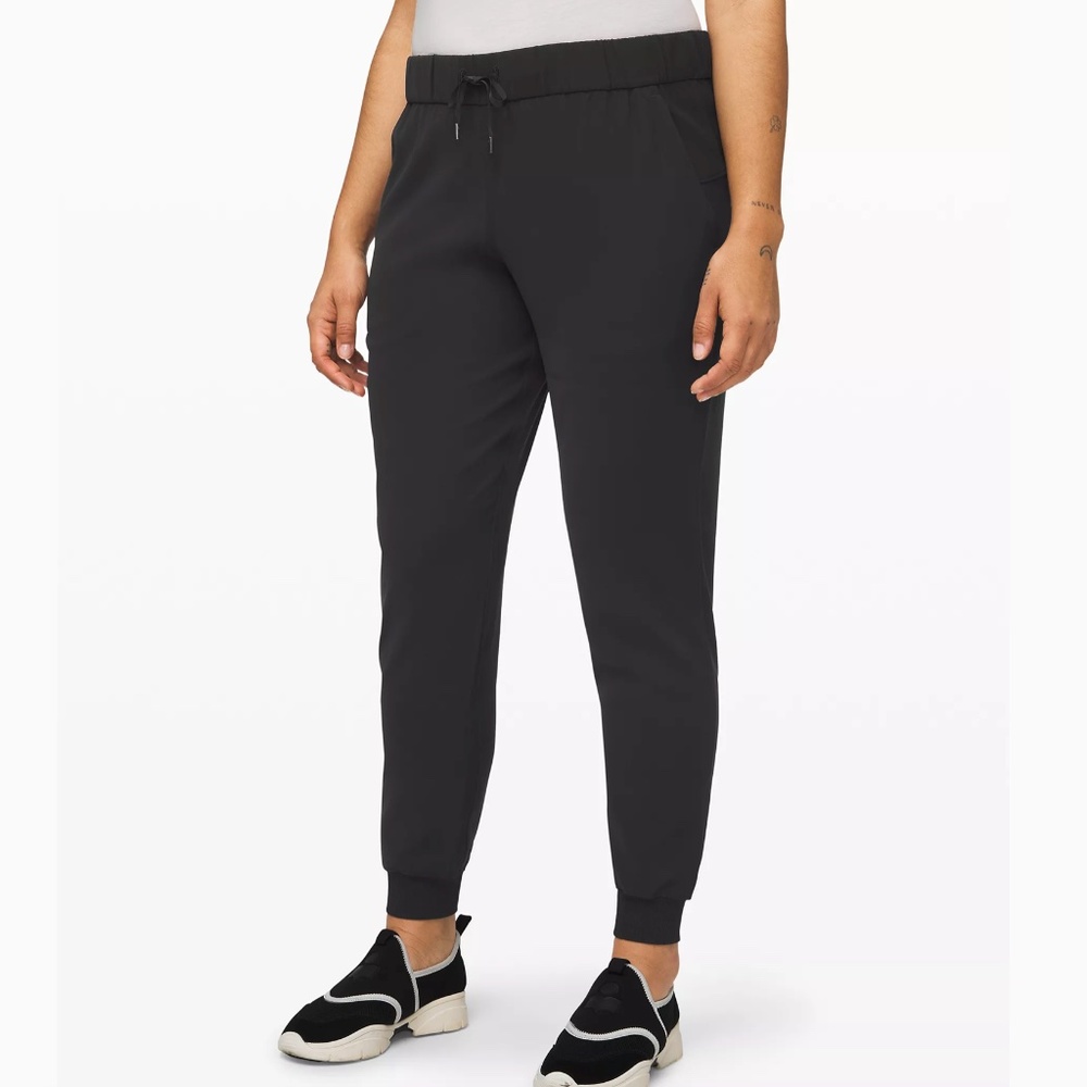 Lululemon On the Fly Jogger 28"  Woven